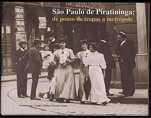 As fotos deste livro foram encontrados em meados de 2000, durante uma reforma no Centro de Documentação e Informação do jornal O Estado de S. Paulo, quando um grande volume empacotado com papelão grosso e certamente fechados à décadas foi aberto, revelando seis álbuns encardenados com mais de setessentas fotos de São Paulo entre os anos de 1860 e 1930. justamente a fase de transição de uma acanhada cidade para a metrópole que hoje conhecemos.