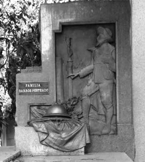 O túmulo executado em linhas retas tem a cabeceira feita em granito polido marrom com uma placa em relevo, onde vemos o altivo bandeirante apontar para a cidade, rodeado por prédios. Ao fundo identificamos as obras de Amadeo Zani, Glória imortal aos fundadores de São Paulo, e de Ettore Ximenes, Monumento à Independência.