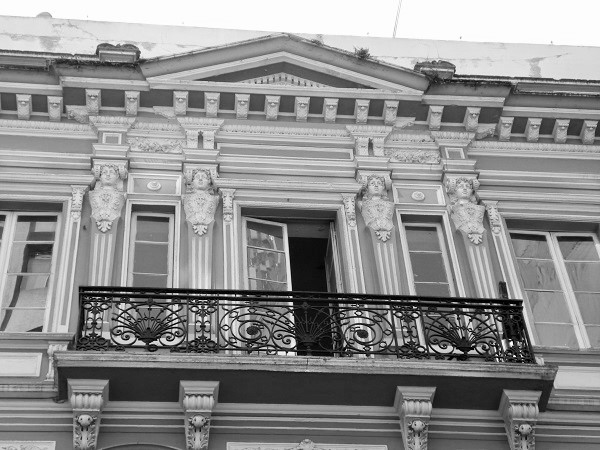 Edificação da Antiga Casa Garraux. Centro de São Paulo: Rua 15 de Novembro. Fotografia de Mônica Yamagawa. MOYARTE: www.moyarte.com.br.