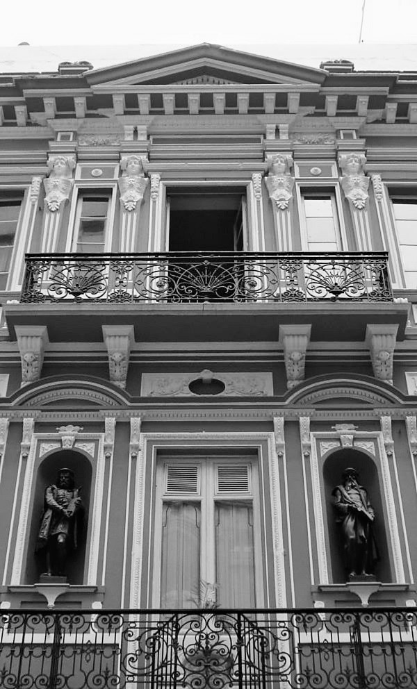 Edificação da Antiga Casa Garraux. Centro de São Paulo: Rua 15 de Novembro. Fotografia de Mônica Yamagawa. MOYARTE: www.moyarte.com.br.