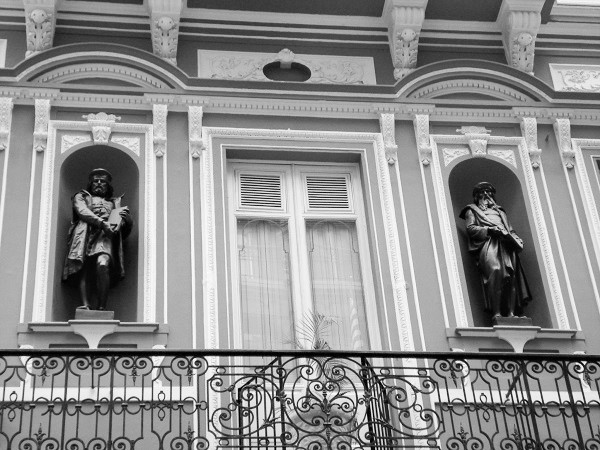 Edificação da Antiga Casa Garraux. Centro de São Paulo: Rua 15 de Novembro. Fotografia de Mônica Yamagawa. MOYARTE: www.moyarte.com.br.